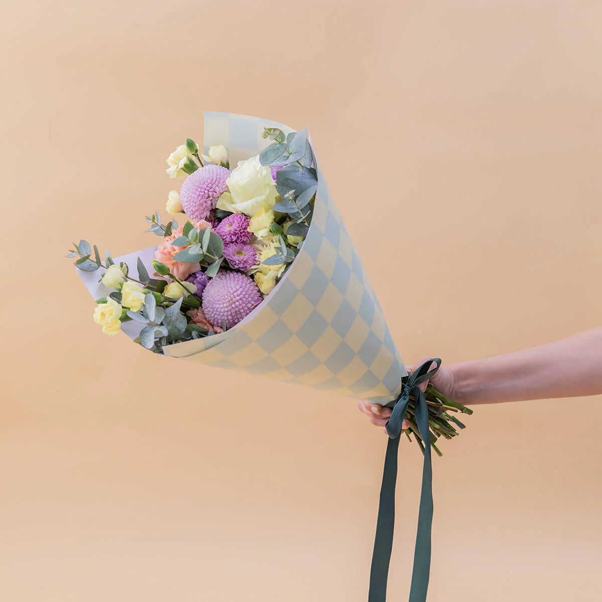 ¡Hola, Peque! - Ramo de flores con regalos para bebé - Image 7