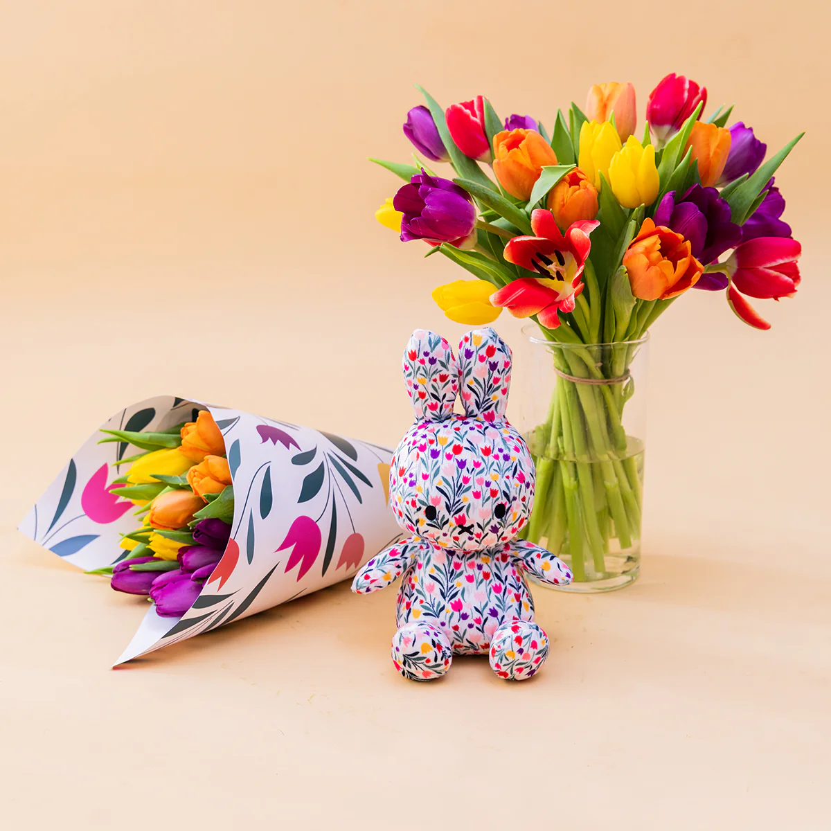 Por qué sí - Tulipanes de temporada con peluche a juego - Image 3