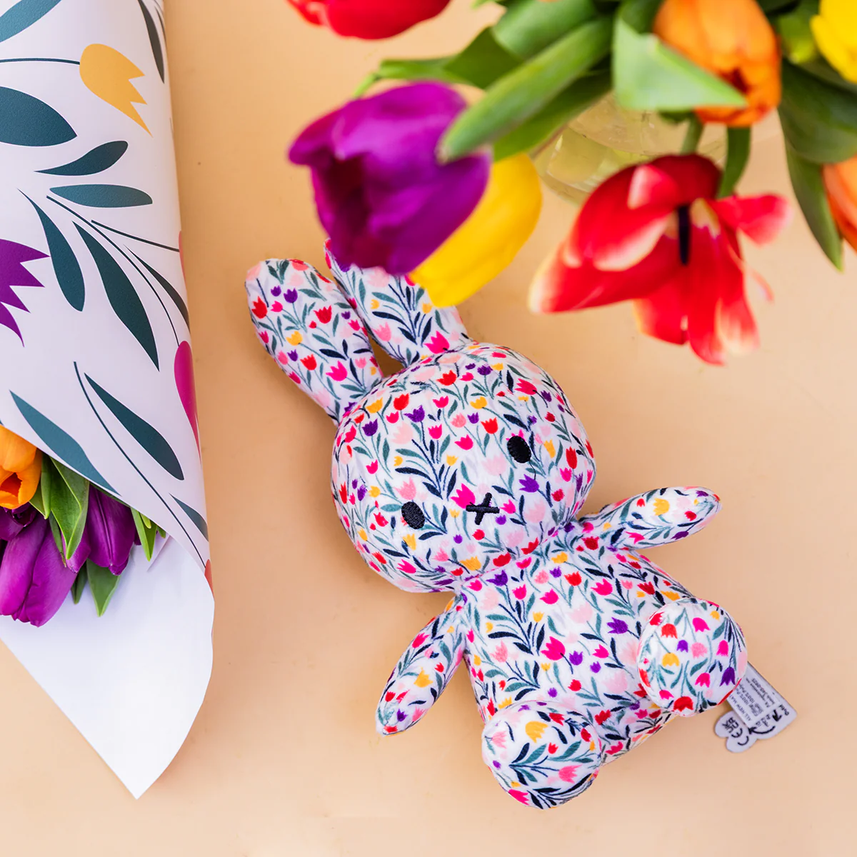 Por qué sí - Tulipanes de temporada con peluche a juego - Image 4